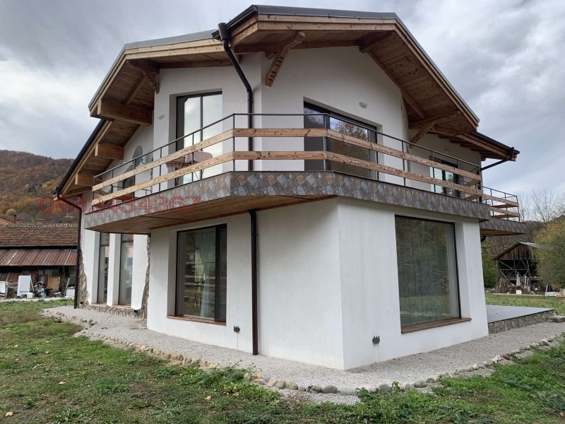 Продава КЪЩА в област Ловеч, с. Рибарица - 250 кв.м / При запитване