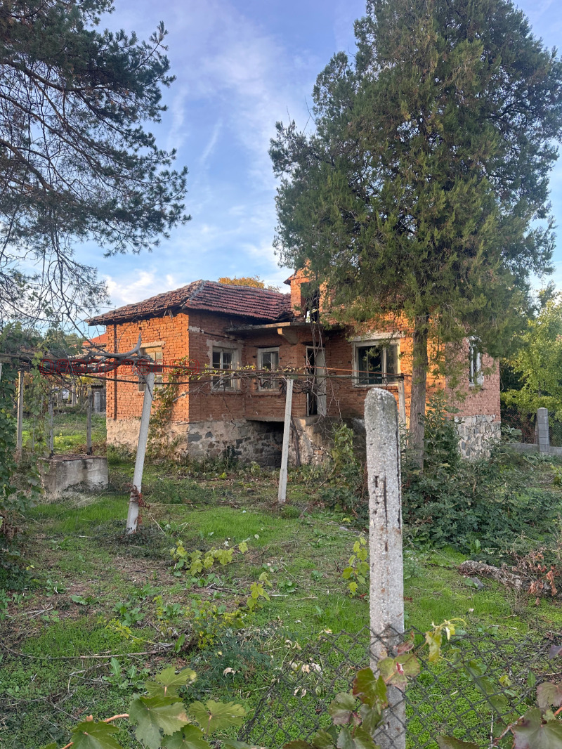 Продава КЪЩА в област Пазарджик, с. Аканджиево - 850 кв.м / 40 000 € » 78 233.20 лв.