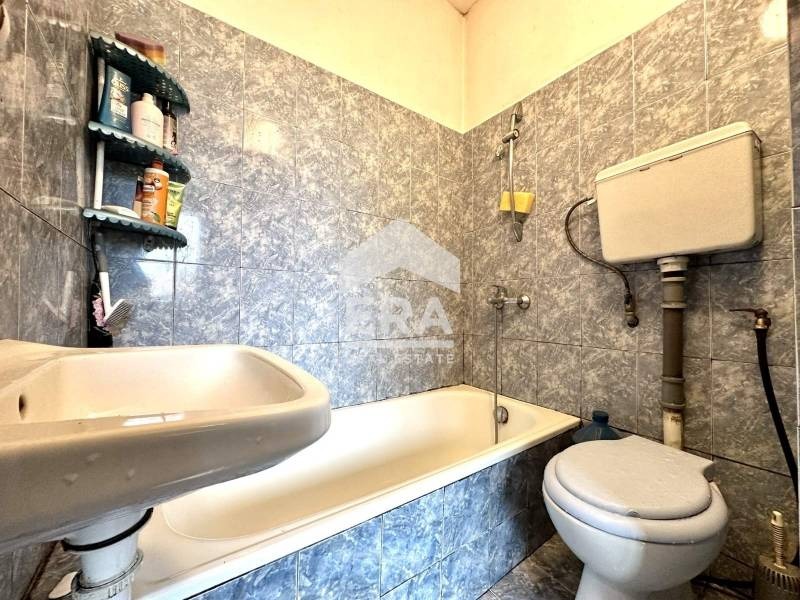 Продава КЪЩА, гр. Дебелец, област Велико Търново, снимка 16 - Къщи - 54678616