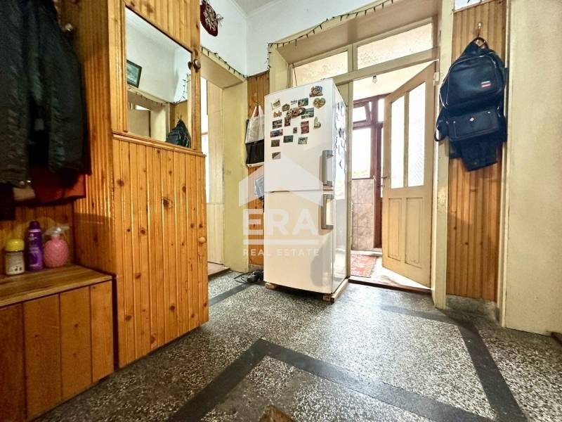 Продава КЪЩА, гр. Дебелец, област Велико Търново, снимка 11 - Къщи - 54678616