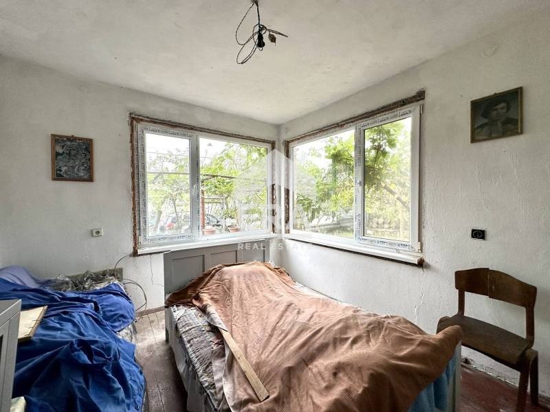 Продава КЪЩА, гр. Дебелец, област Велико Търново, снимка 15 - Къщи - 54678616