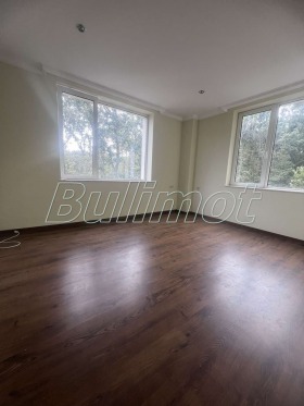 2 bedroom m-t Alen mak, Varna 2