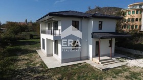 Haus m-t Gorna Traka, Warna 1