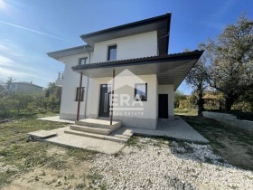 Haus m-t Gorna Traka, Warna 2