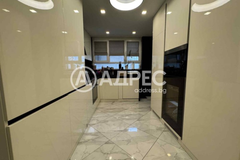 Продава 3-СТАЕН, град София, Света Троица • 285000 € / 557411.55 лв. • 82939469 1