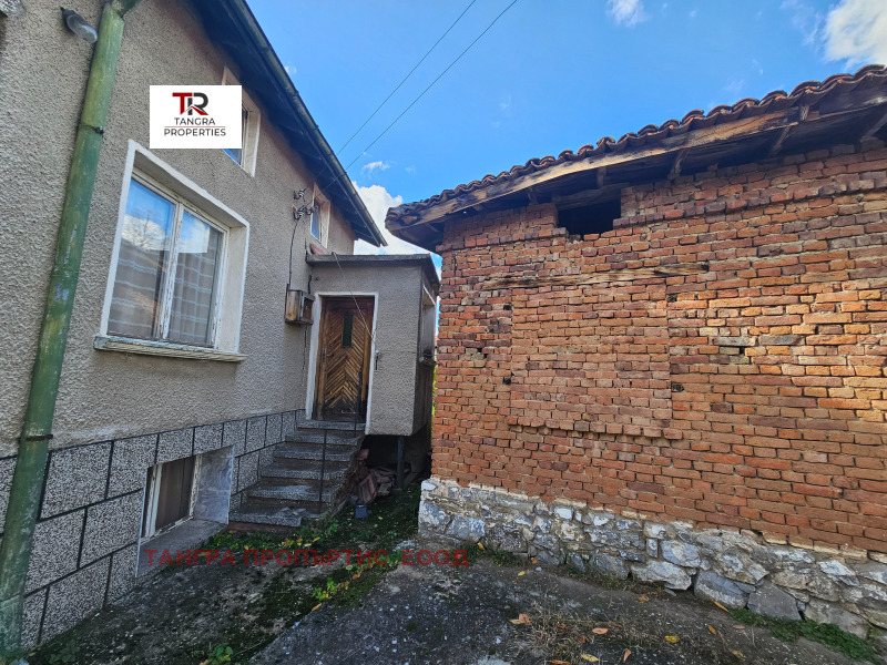 Продава ВИЛА, област Перник, с. Долни Раковец • 90000 € / 176024.70 лв. • 29924101 1