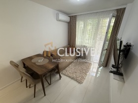 1 chambre Sportna zala, Varna