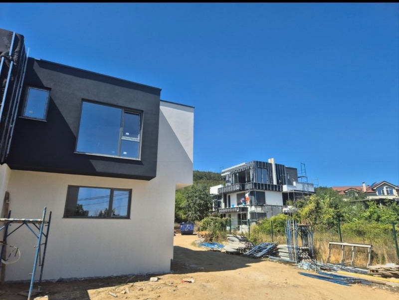 Продава КЪЩА, гр. Варна, м-т Горна Трака, снимка 2 - Къщи - 53398183