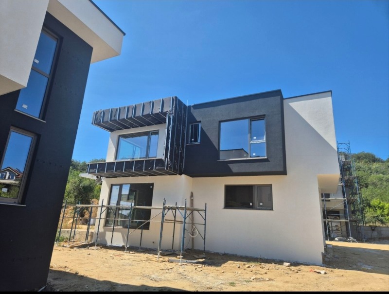 Продава КЪЩА, гр. Варна, м-т Горна Трака, снимка 3 - Къщи - 53398183