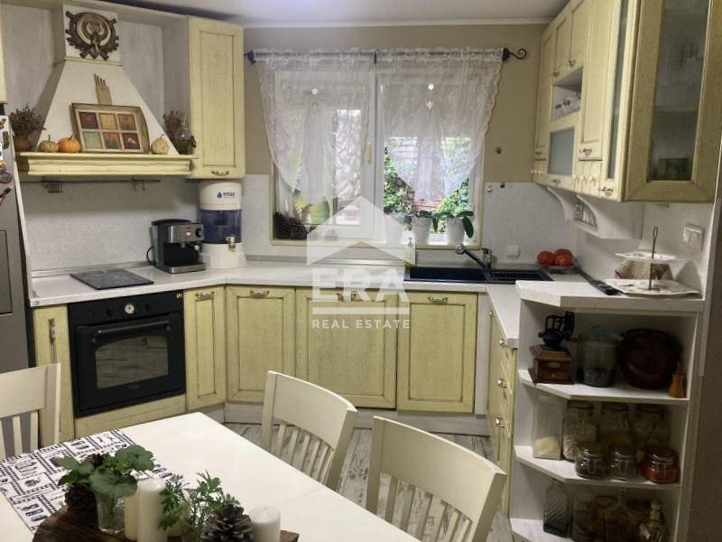 Продава КЪЩА, град Варна, Аспарухово • 360000 € / 704098.80 лв. • 92059035 1