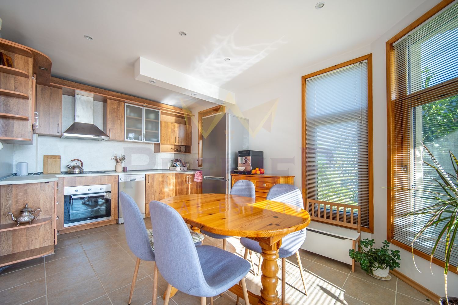 Продава КЪЩА, гр. Балчик, област Добрич, снимка 3 - Къщи - 53782273