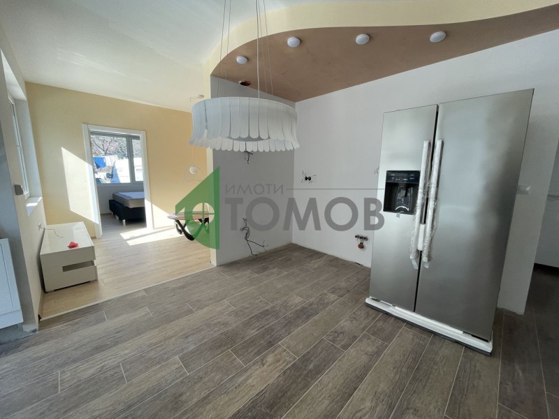Продава 3-СТАЕН в град Шумен, 2-ри корпус - 85 кв.м / 155 000 € » 303 153.65 лв., ИМОТИ ТОМОВ