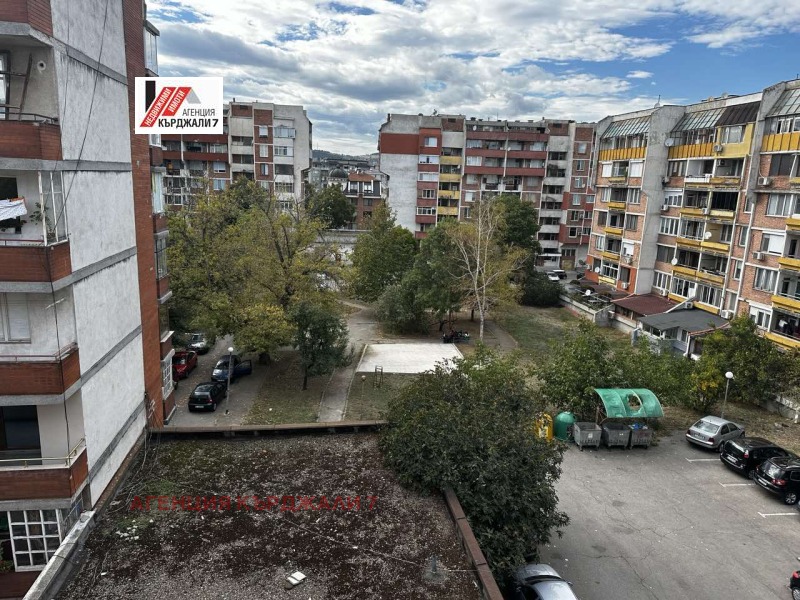 Продава 3-СТАЕН, гр. Кърджали, Център, снимка 11 - Aпартаменти - 48196298