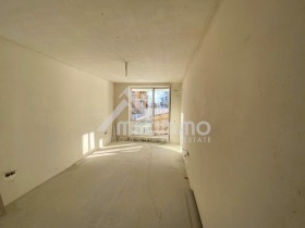 Studio Lewski 1, Warna 1