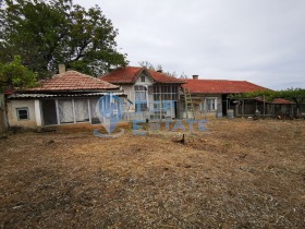 Huis Samovodene, regio Veliko Tarnovo 1