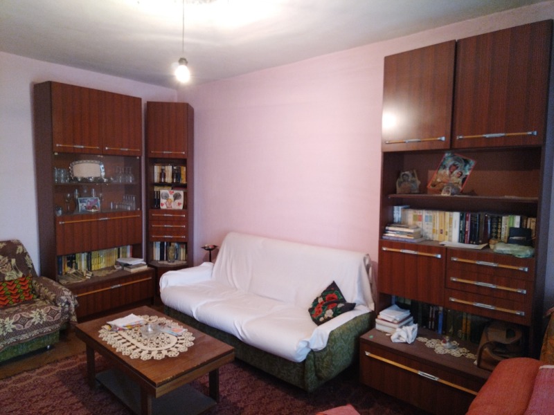 Продава  2-стаен град Перник , Изток , 65 кв.м | 30267306