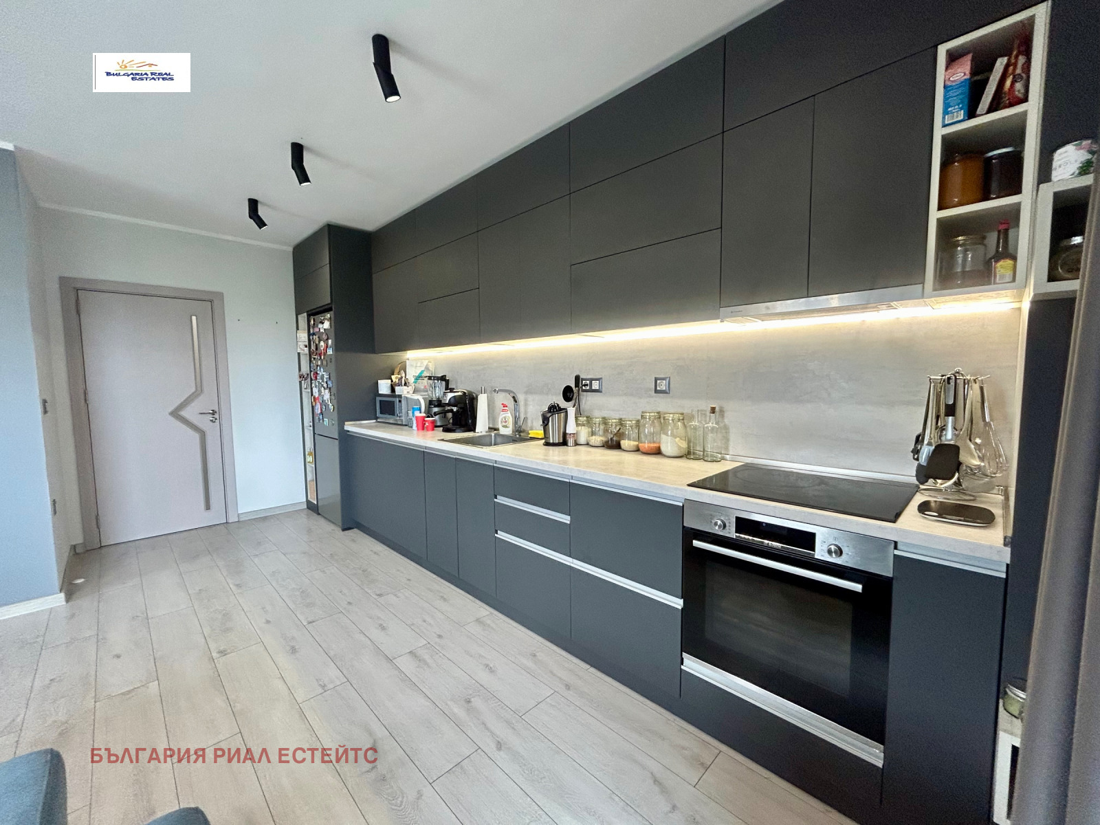 Продава 3-СТАЕН, гр. София, Света Троица, снимка 2 - Апартаменти - 54539925