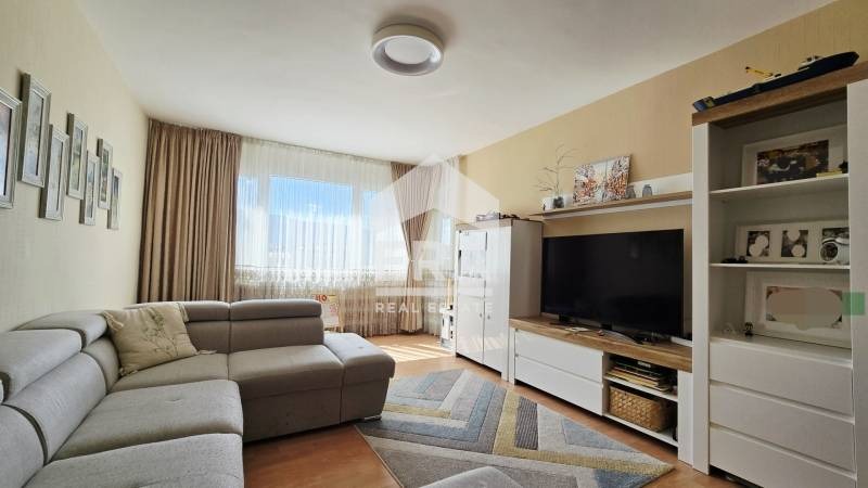 Продава 4-СТАЕН, гр. София, Света Троица