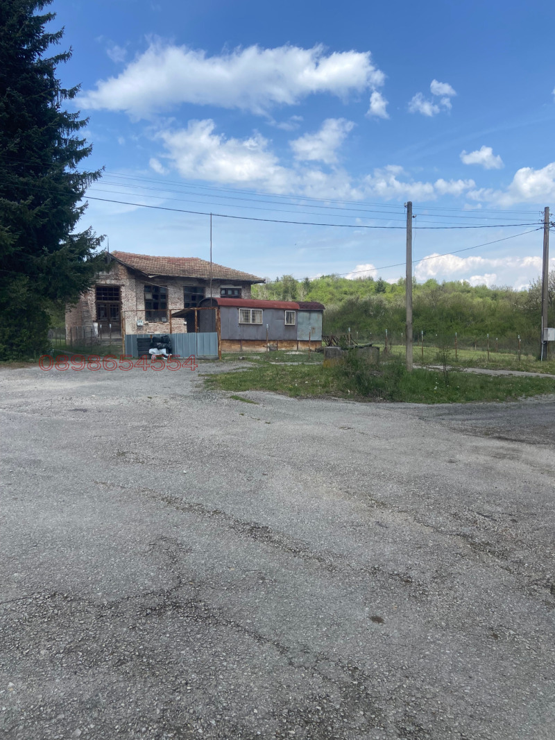 Продава КЪЩА в област София, с. Начево - 1500 кв.м / 34 500 € » 67 476.14 лв.