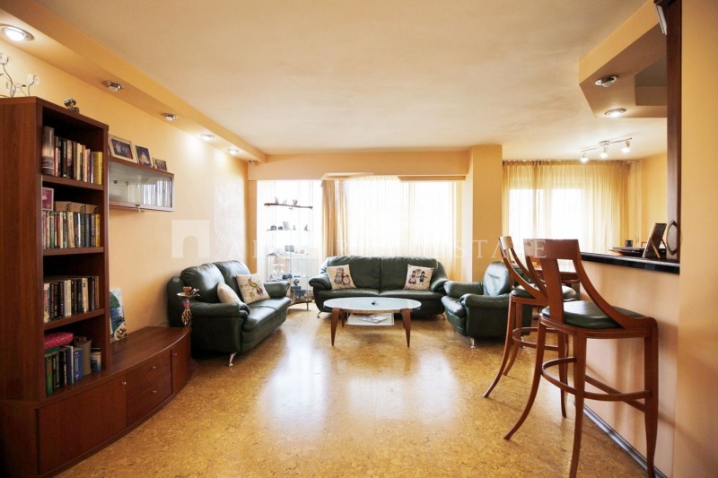 Продава 3-СТАЕН, гр. София, Красно село