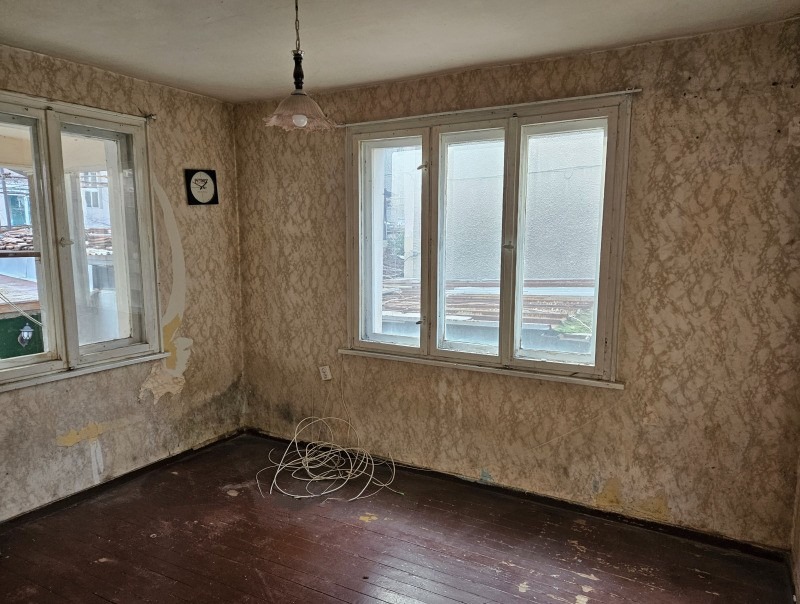 Продава  Етаж от къща град Пловдив , Кючук Париж , 75 кв.м | 48677360 - изображение [2]