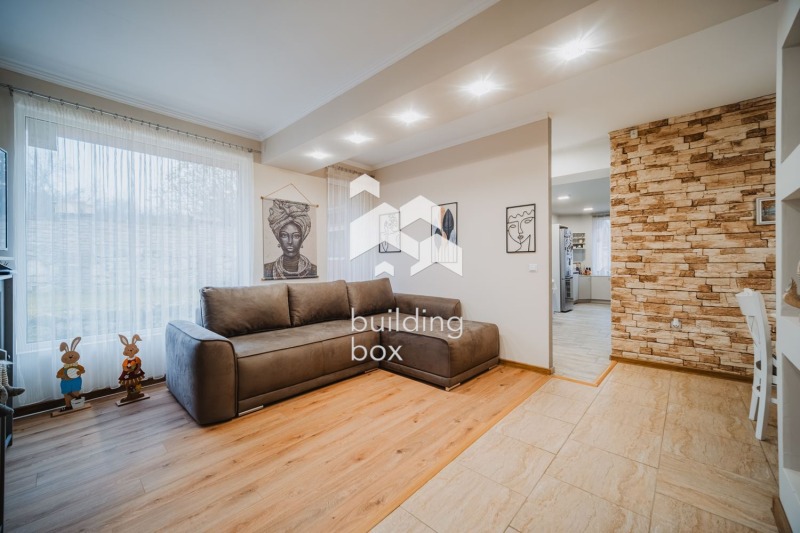 Продава КЪЩА, гр. Варна, с. Звездица