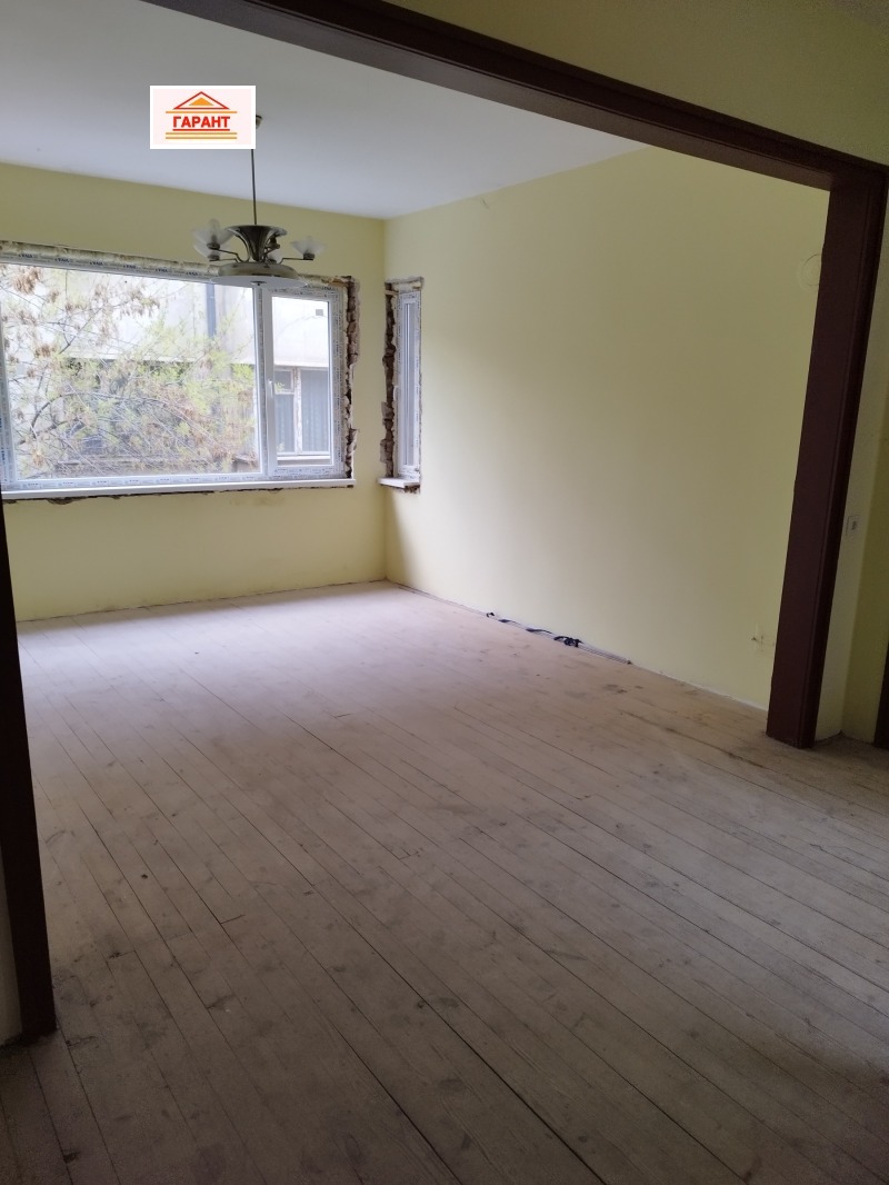 Продава  3-стаен град Плевен , Идеален център , 142 кв.м | 73337157 - изображение [2]