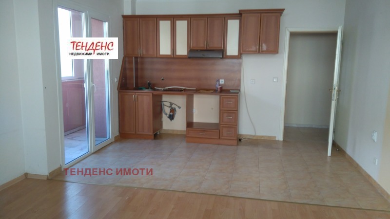 Продава 3-СТАЕН, гр. Кърджали, Център