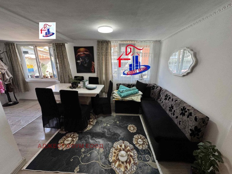 Продава КЪЩА, гр. Шумен, Топхане, снимка 2 - Къщи - 52547940