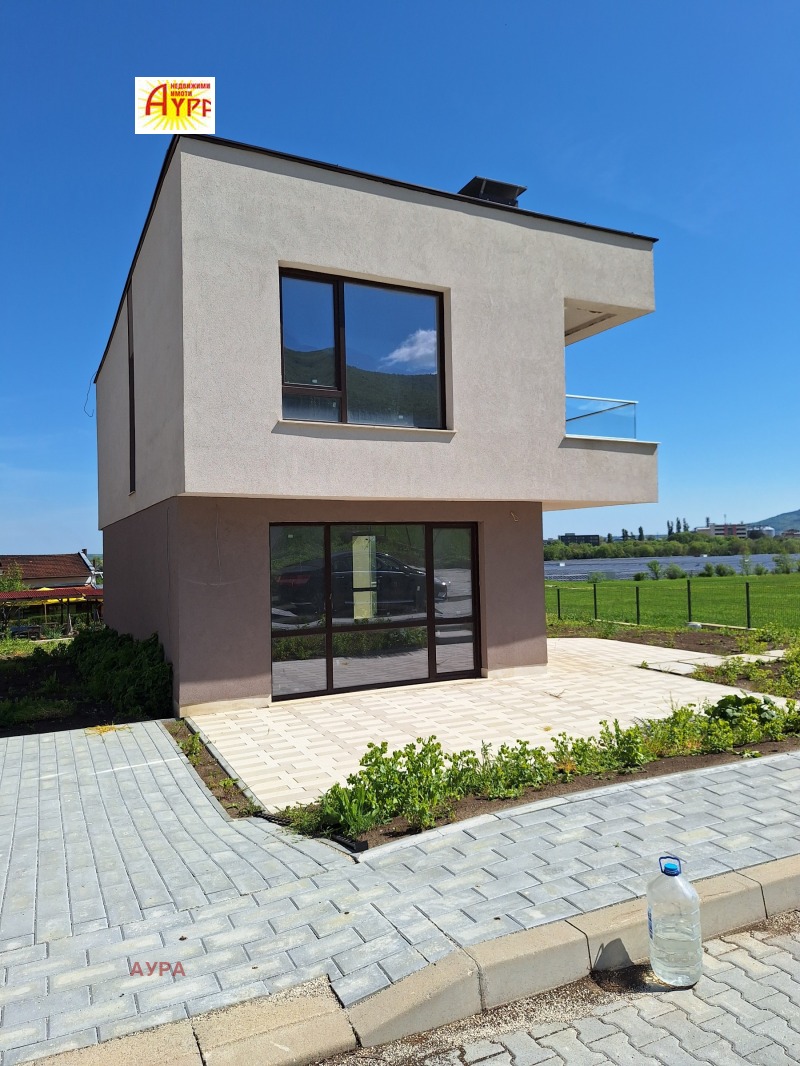 Продава КЪЩА в град Враца, Център - 156 кв.м / 359 000 € » 702 142.97 лв., АУРА