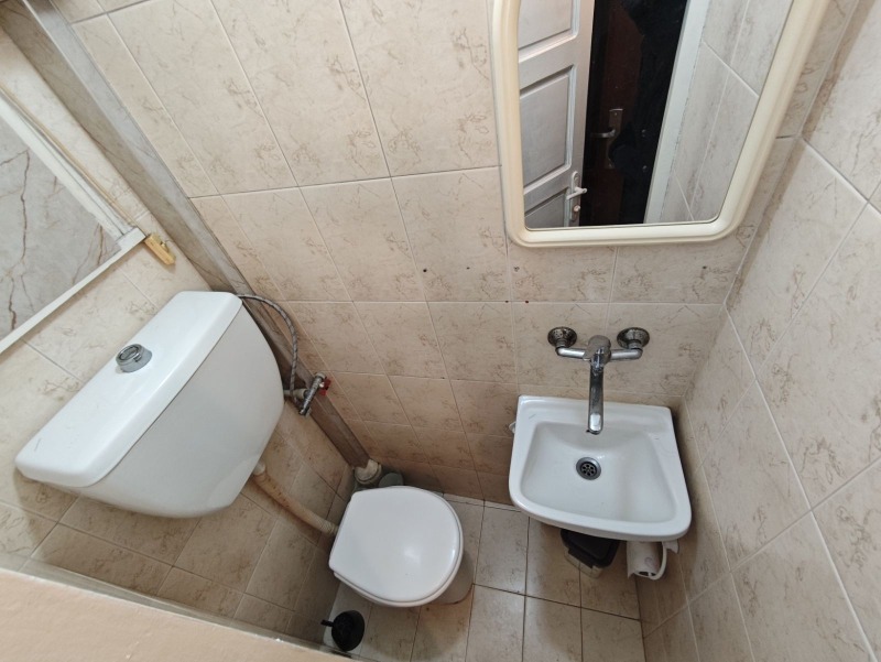 Продава ЕТАЖ ОТ КЪЩА, гр. Шумен, Център, снимка 7 - Етаж от къща - 53364018