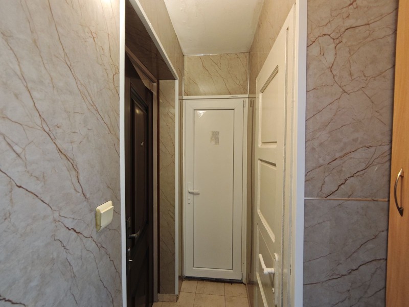 Продава ЕТАЖ ОТ КЪЩА, гр. Шумен, Център, снимка 6 - Етаж от къща - 53364018