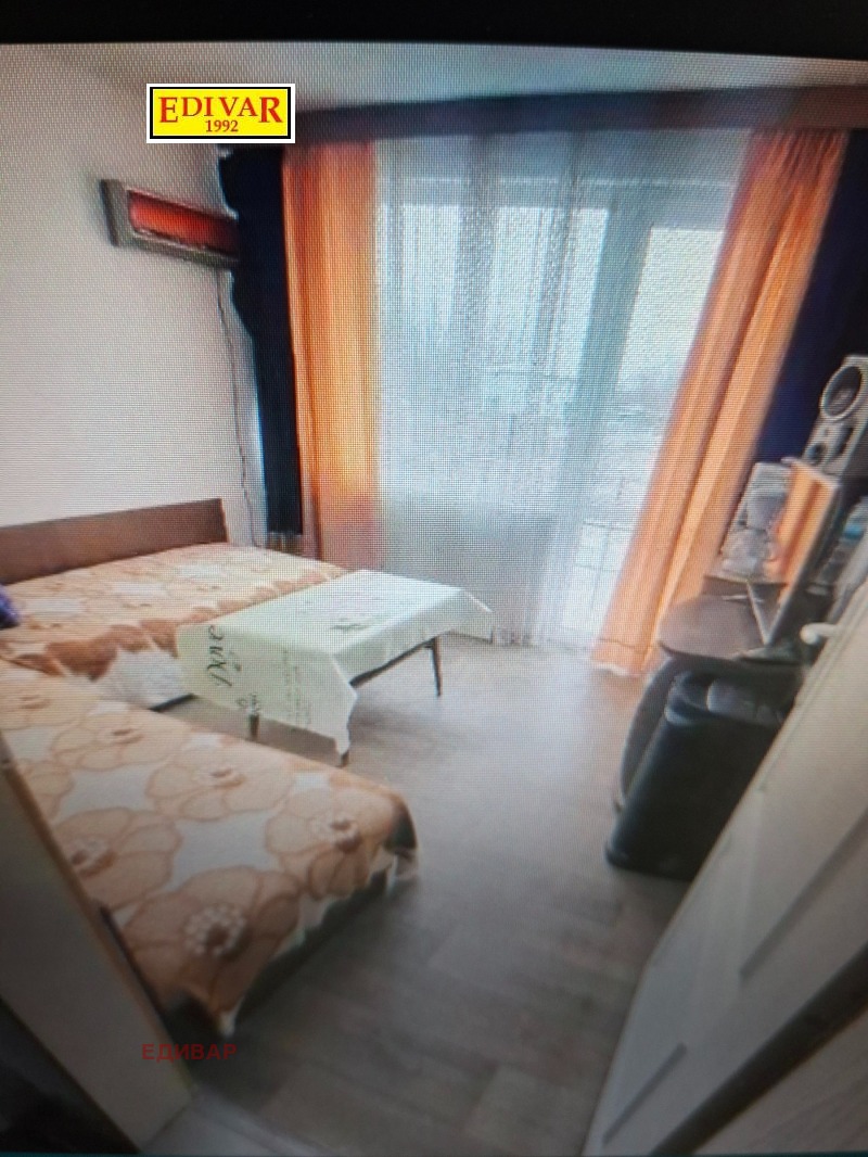 Продава КЪЩА, с. Славеево, област Добрич