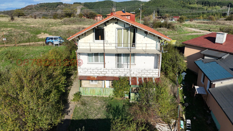 Продава КЪЩА, с. Златуша, област София област