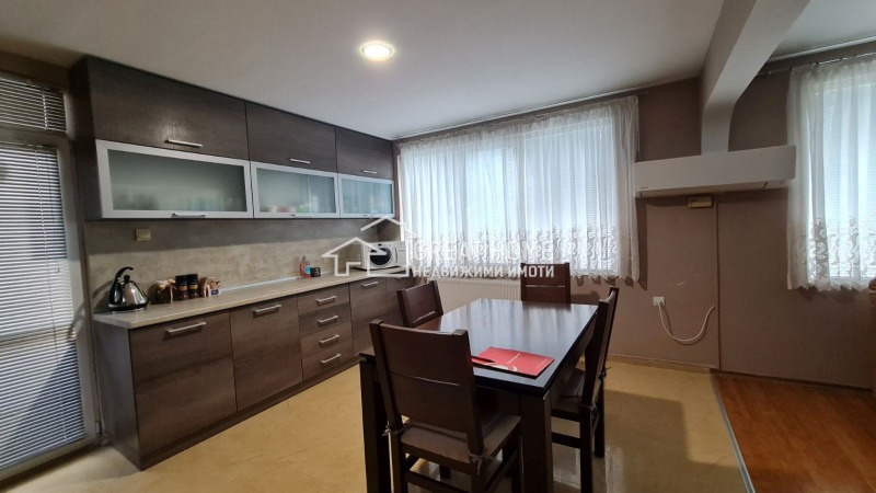 En venta  2 dormitorios Targovishte , Tsentar , 115 metros cuadrados | 80402315 - imagen [2]