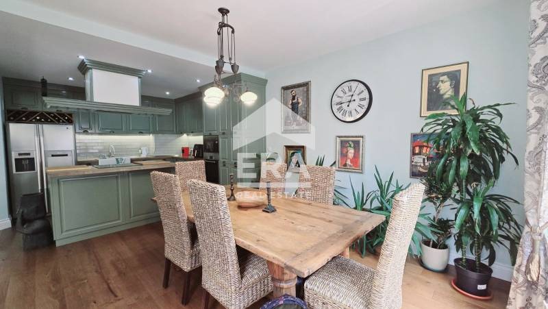 Продава  4-стаен град София , Лозенец , 215 кв.м | 32018290