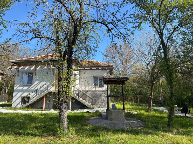 Продава КЪЩА в област София, с. Равнище - 65 кв.м / 39 800 € » 77 842.03 лв., АННА МАТИ ВЕЛЕВА