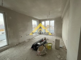 Продава 2-стаен град Пловдив Гагарин - [1] 