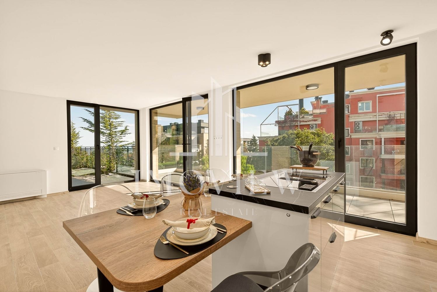 Продава 4-СТАЕН, гр. Варна, к.к. Св.Св. Константин и Елена, снимка 3 - Апартаменти - 54044132