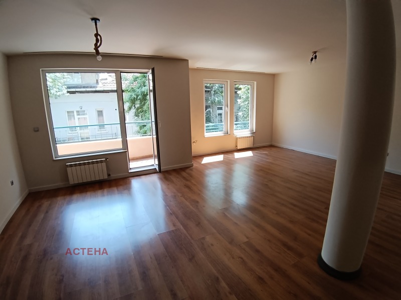 De vânzare  2 dormitoare Sofia , Poduiane , 124 mp | 36952385