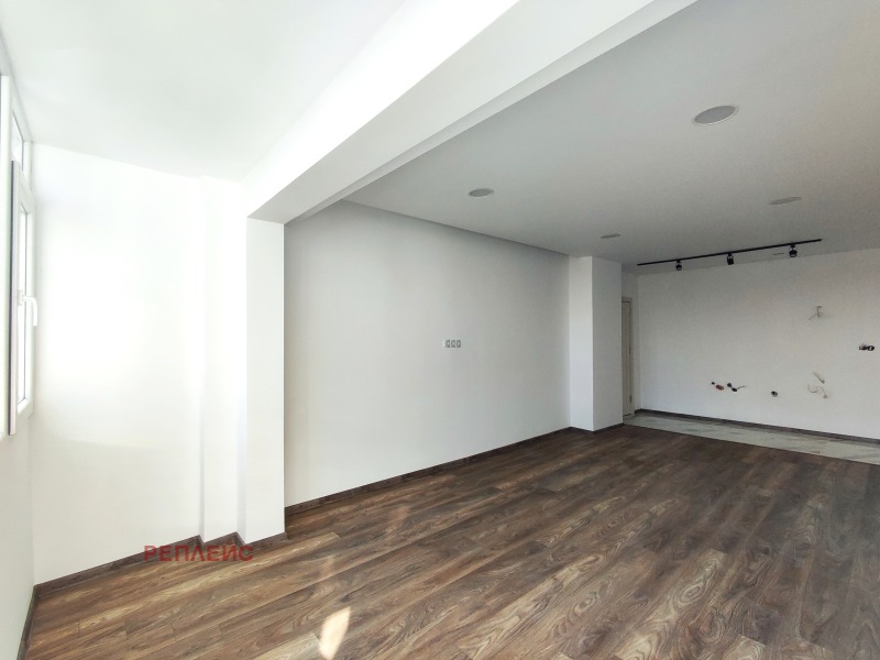 Продава 3-СТАЕН, гр. Варна, Владислав Варненчик 1