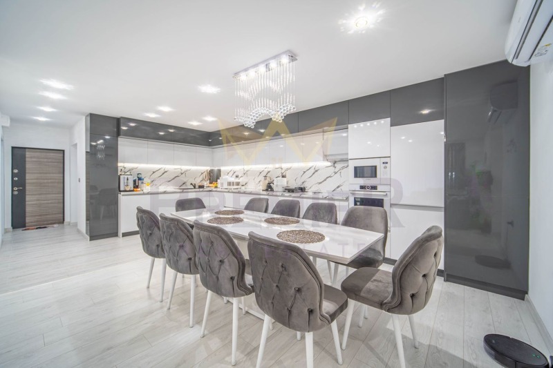 Продава КЪЩА, град Варна, м-т Боровец - юг • 360000 € / 704098.80 лв. • 30762157 1