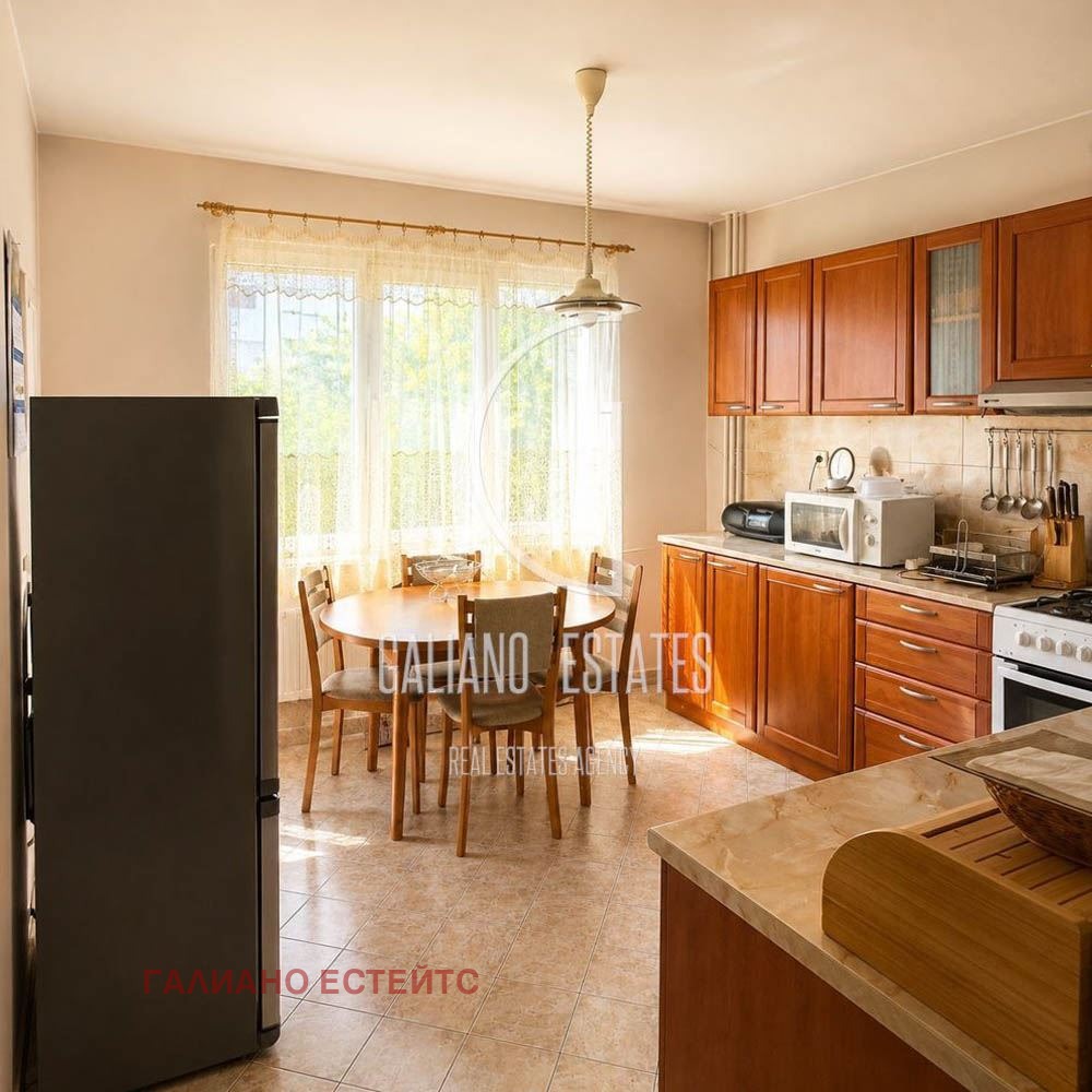 Продава 4-СТАЕН, гр. София, Обеля 2