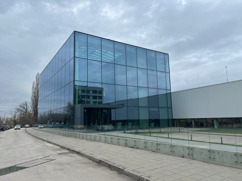Na prodej  Kancelář Pleven , Industrialna zona , 2800 m2 | 38814836