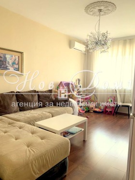 2 Schlafzimmer Mladost 1, Warna