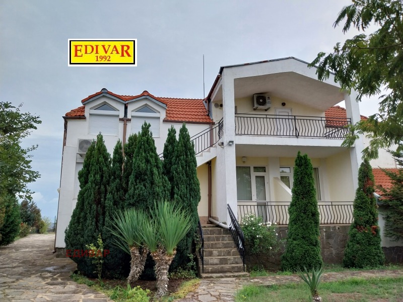 Продава КЪЩА, с. Топола, област Добрич, снимка 3 - Къщи - 47102681