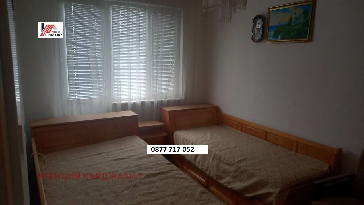 Продава 2-СТАЕН, гр. Кърджали, Център, снимка 2 - Апартаменти - 54105191