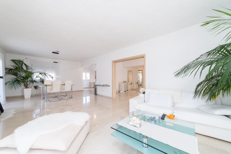 Продава МНОГОСТАЕН, гр. Варна, Център, снимка 10 - Апартаменти - 54367730