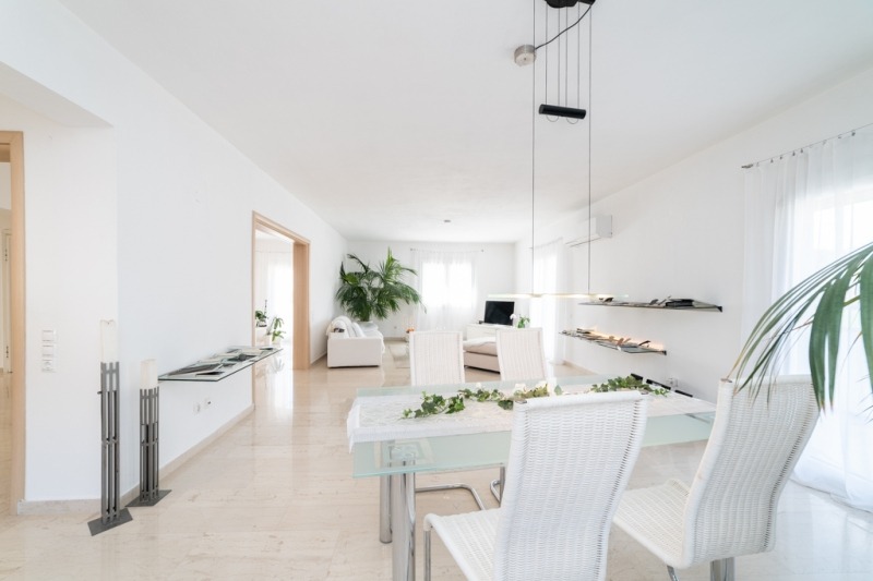 Продава МНОГОСТАЕН, гр. Варна, Център, снимка 11 - Апартаменти - 54367730