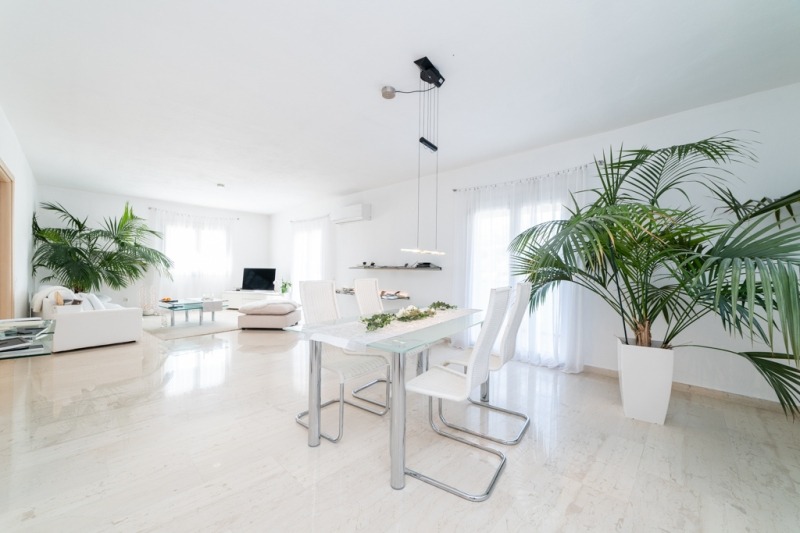 Продава МНОГОСТАЕН, гр. Варна, Център, снимка 2 - Апартаменти - 54367730